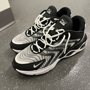 Nike Black and White Sneakers with Dynamic Design